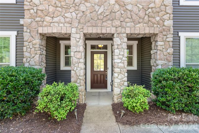 5662 Stonewells Drive, Charlotte, NC 28278