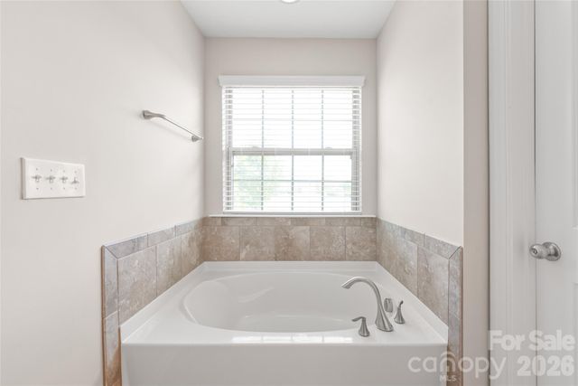 5662 Stonewells Drive, Charlotte, NC 28278