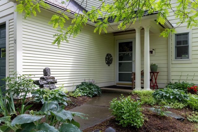 17 Eastman Farm Road, Burlington, VT 05408