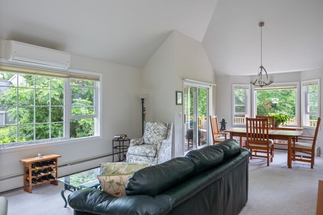 17 Eastman Farm Road, Burlington, VT 05408