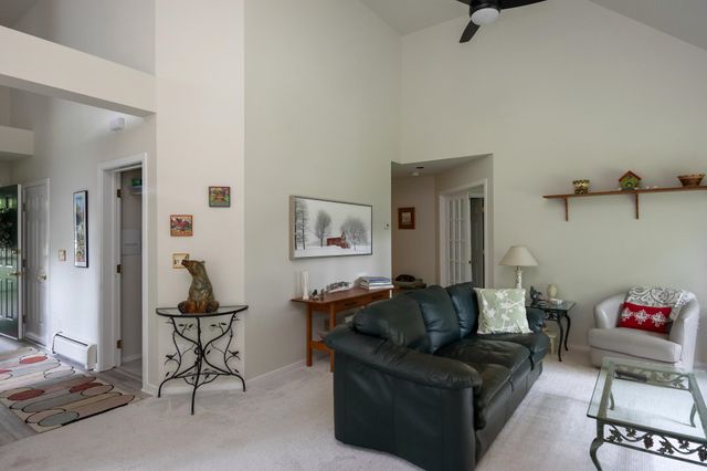 17 Eastman Farm Road, Burlington, VT 05408