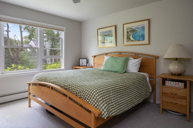 17 Eastman Farm Road, Burlington, VT 05408
