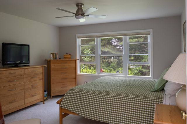 17 Eastman Farm Road, Burlington, VT 05408