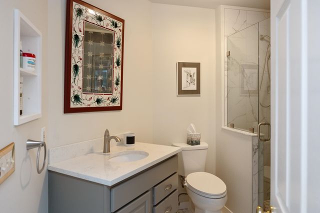 17 Eastman Farm Road, Burlington, VT 05408