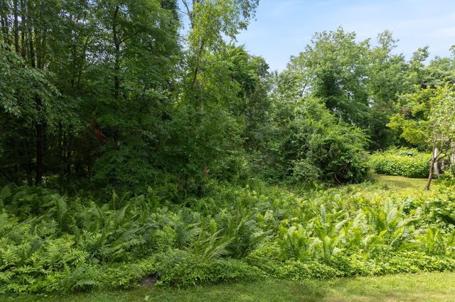 17 Eastman Farm Road, Burlington, VT 05408