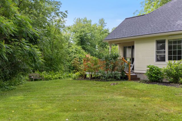 17 Eastman Farm Road, Burlington, VT 05408