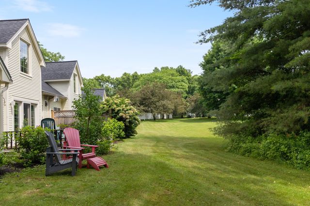 17 Eastman Farm Road, Burlington, VT 05408