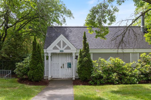 17 Eastman Farm Road, Burlington, VT 05408