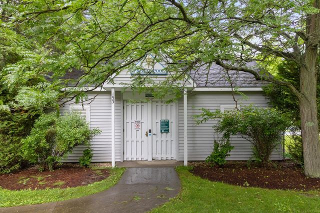 17 Eastman Farm Road, Burlington, VT 05408