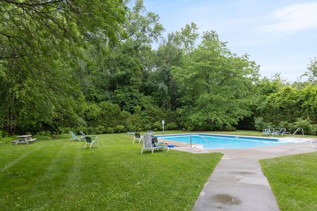 17 Eastman Farm Road, Burlington, VT 05408