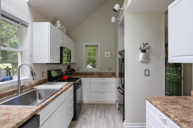 17 Eastman Farm Road, Burlington, VT 05408