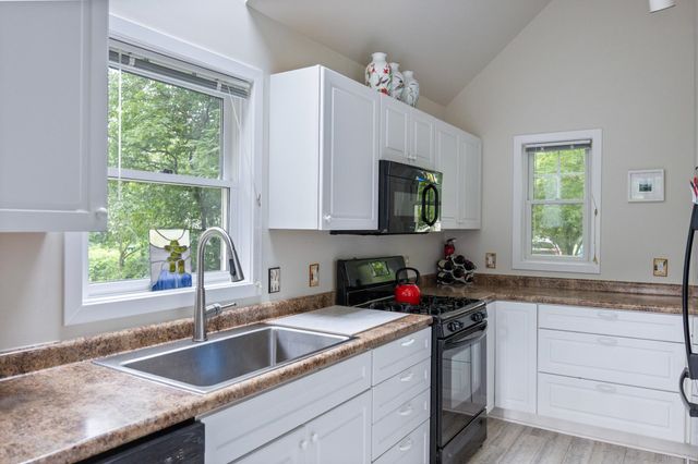 17 Eastman Farm Road, Burlington, VT 05408