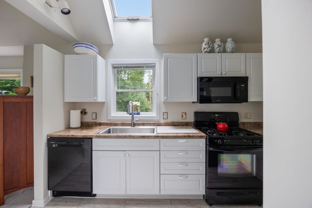 17 Eastman Farm Road, Burlington, VT 05408