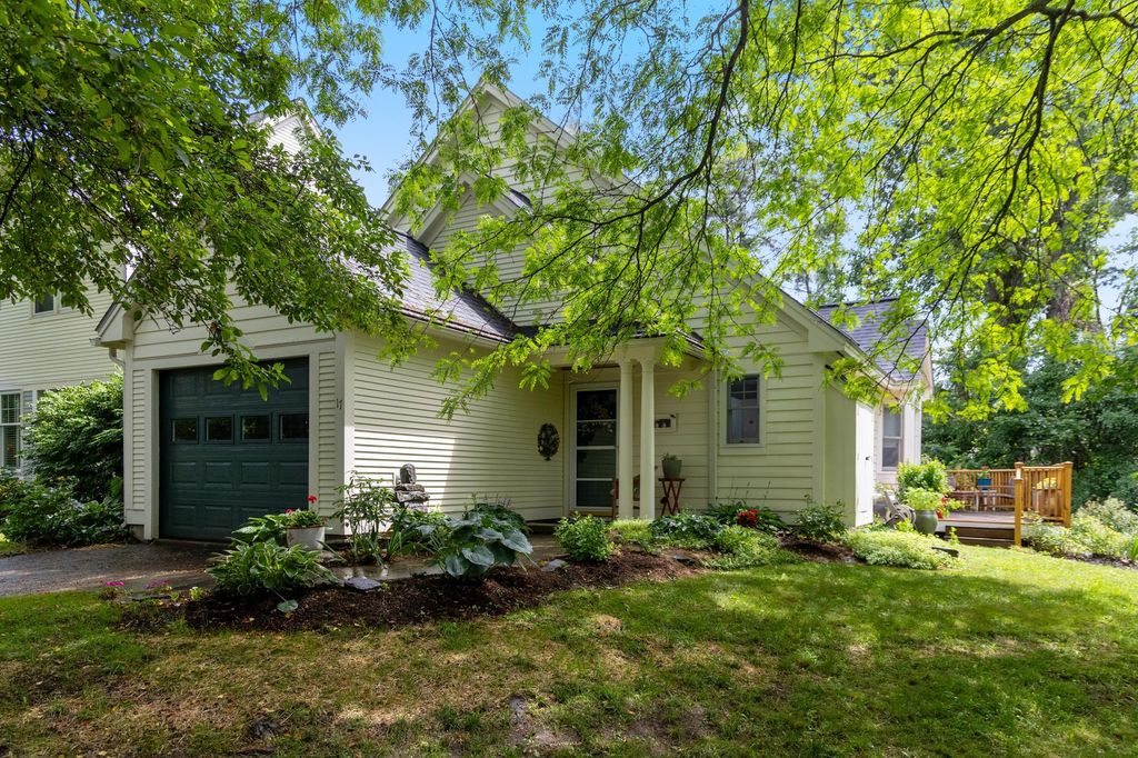 17 Eastman Farm Road, Burlington, VT 05408