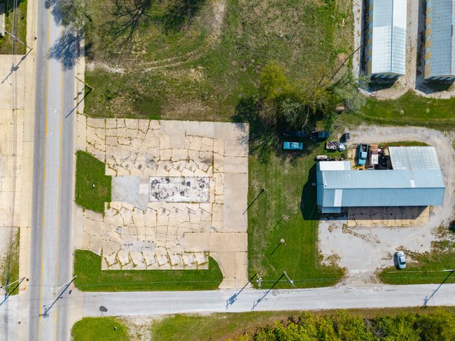 909 N Jefferson Street, Ava, MO 65608