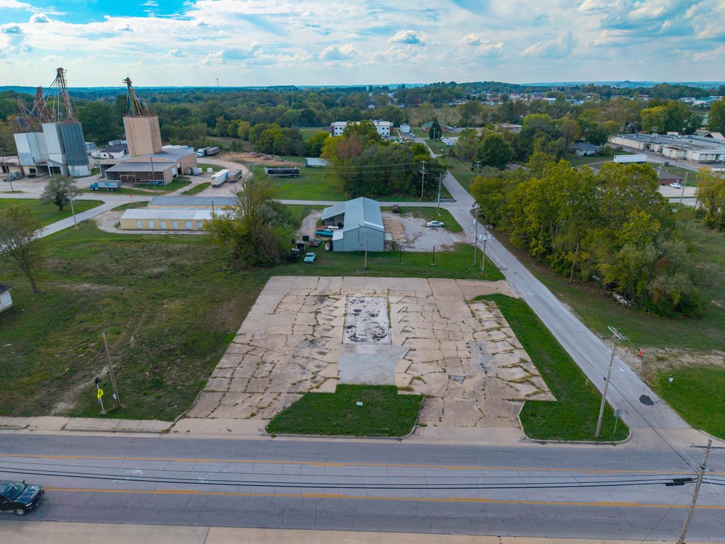 909 N Jefferson Street, Ava, MO 65608