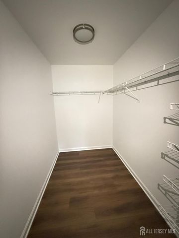 1225 Waterford Drive, Edison, NJ 08817