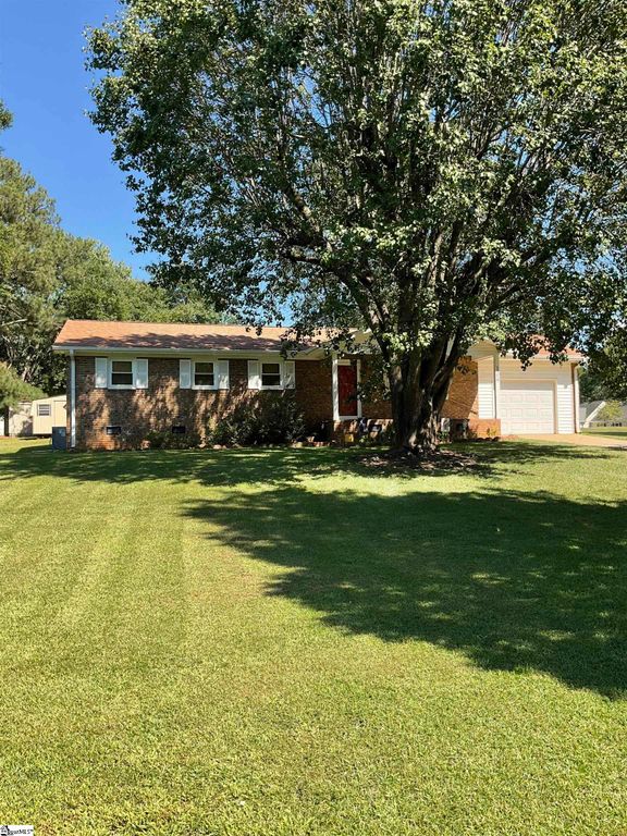 109 Woods Drive, Williamston, SC 29697