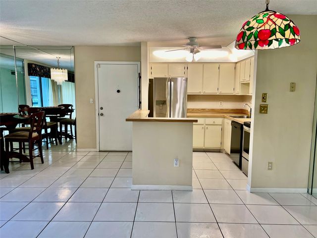 9718 S BELFORT Circle 108, Tamarac, FL 33321