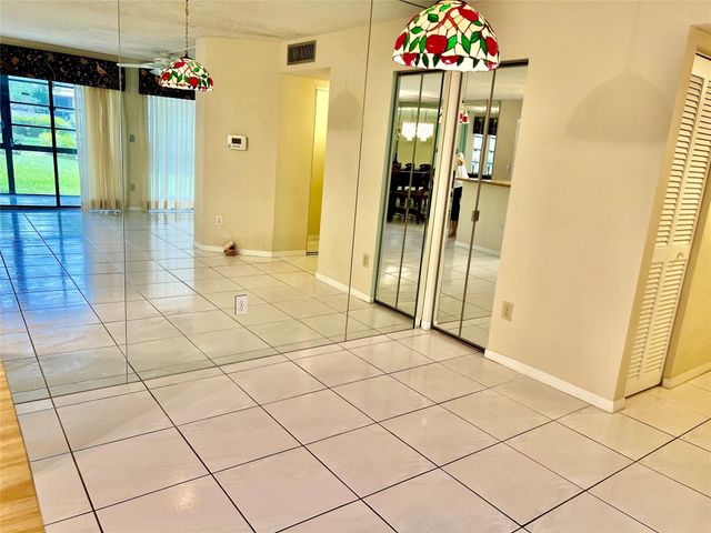 9718 S BELFORT Circle 108, Tamarac, FL 33321