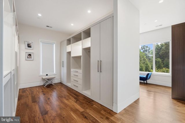 8880 BRADLEY BLVD, Bethesda, MD 20817