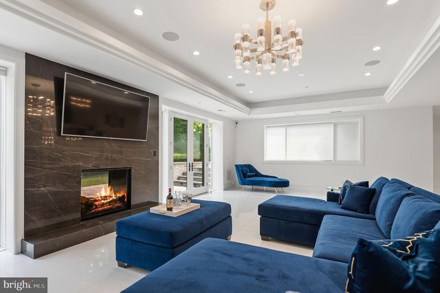 8880 BRADLEY BLVD, Bethesda, MD 20817