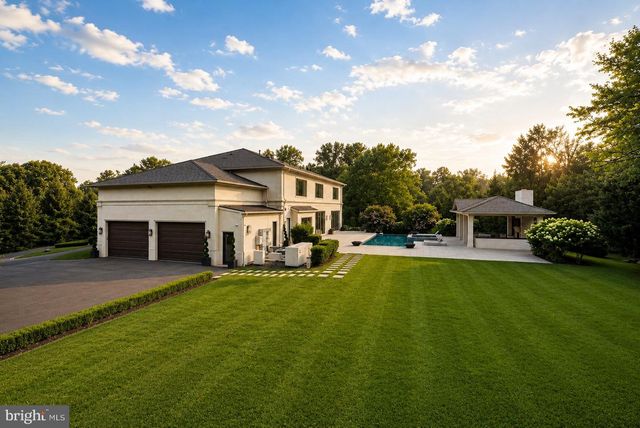 8880 BRADLEY BLVD, Bethesda, MD 20817