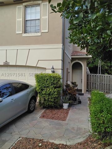 3642 Asperwood Cir, Coconut Creek, FL 33073