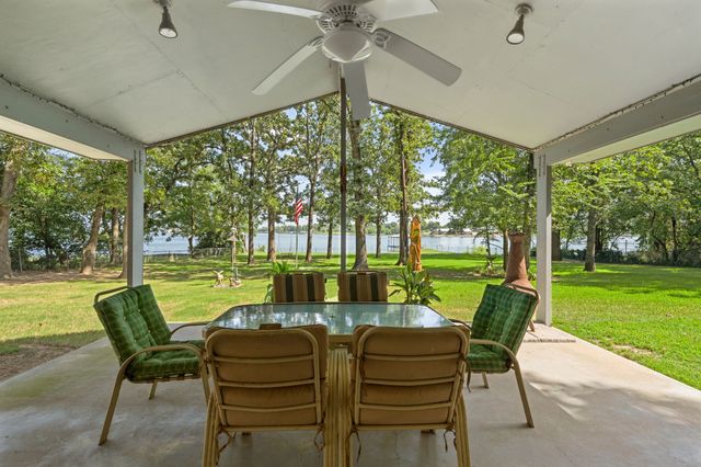 3935 Autumn Point Drive, Wills Point, TX 75169