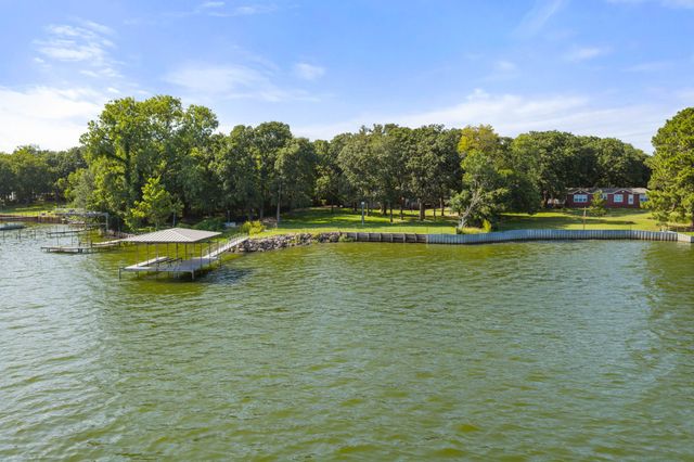 3935 Autumn Point Drive, Wills Point, TX 75169