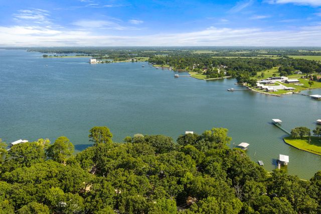3935 Autumn Point Drive, Wills Point, TX 75169