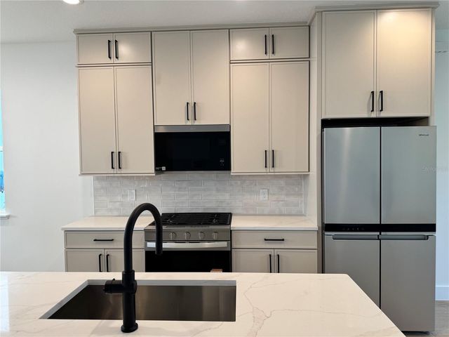 1833 CROWNCREST DRIVE, Apopka, FL 32703