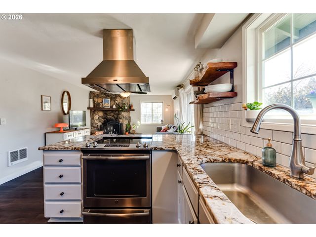 3958 PAM St, Eugene, OR 97402