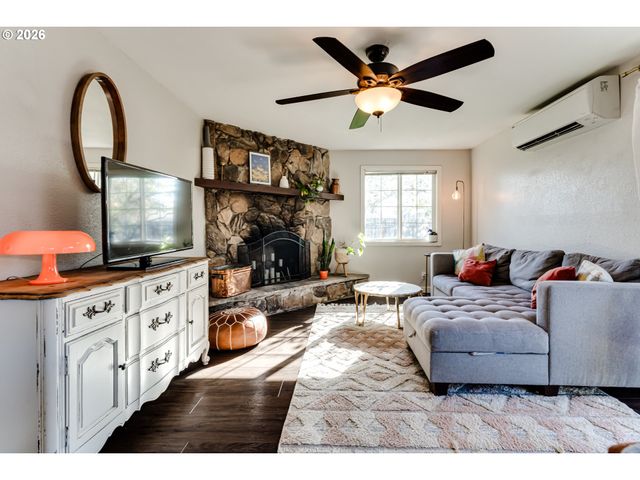 3958 PAM St, Eugene, OR 97402