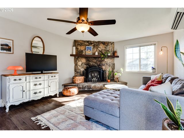 3958 PAM St, Eugene, OR 97402