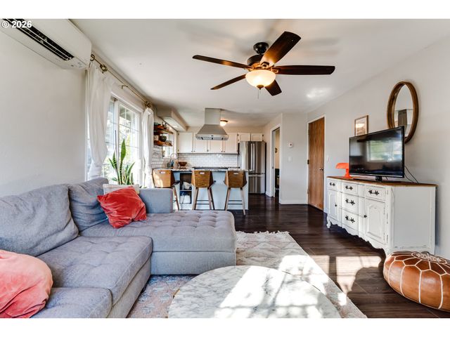 3958 PAM St, Eugene, OR 97402