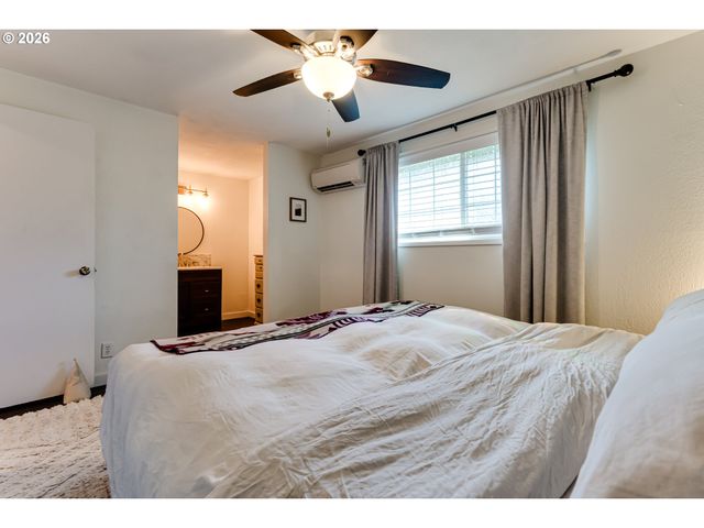 3958 PAM St, Eugene, OR 97402