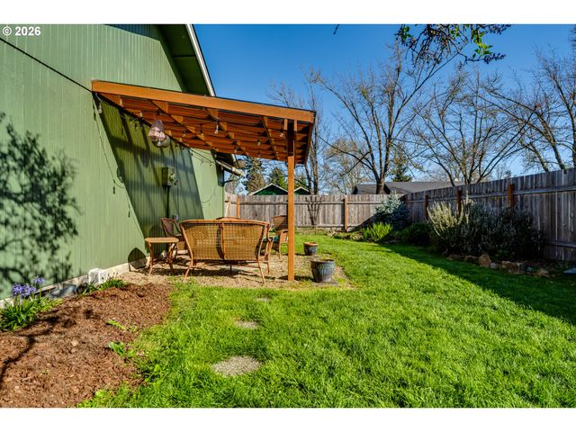 3958 PAM St, Eugene, OR 97402