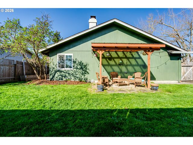 3958 PAM St, Eugene, OR 97402