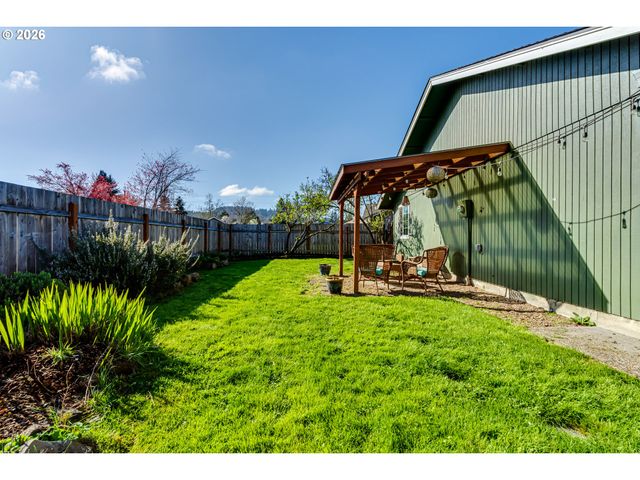 3958 PAM St, Eugene, OR 97402