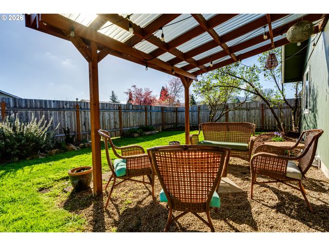 3958 PAM St, Eugene, OR 97402