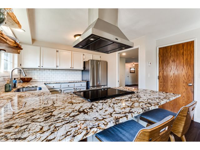 3958 PAM St, Eugene, OR 97402