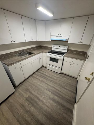 13285 NE 6th Ave N402, North Miami, FL 33161
