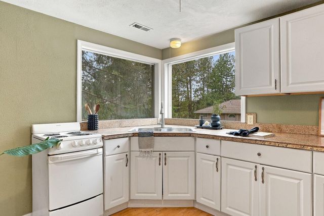 1306 E Sara Ln, Spokane, WA 99223