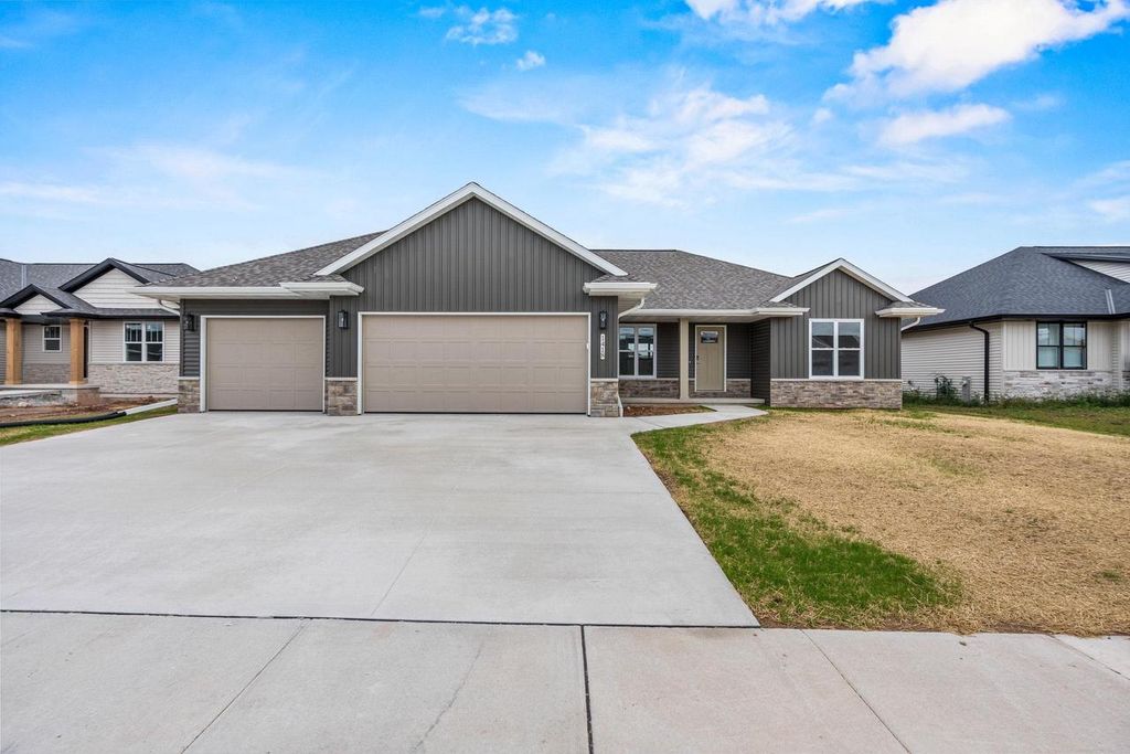 1418 DIVINITY DRIVE, De Pere, WI 54115
