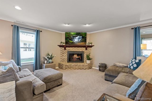 1453 Maplewood Drive, Saline, MI 48176