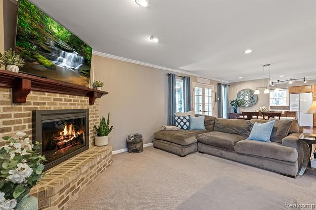 1453 Maplewood Drive, Saline, MI 48176