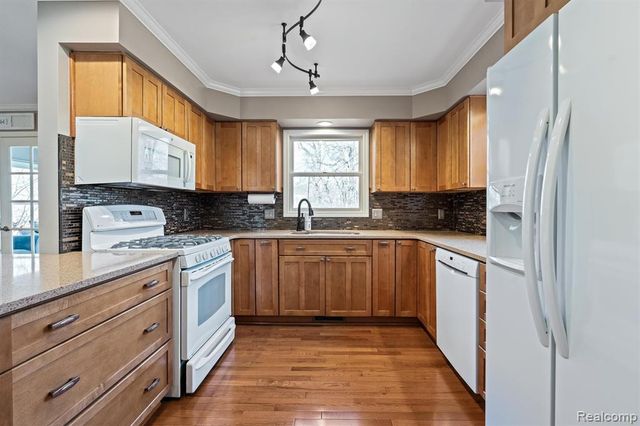 1453 Maplewood Drive, Saline, MI 48176