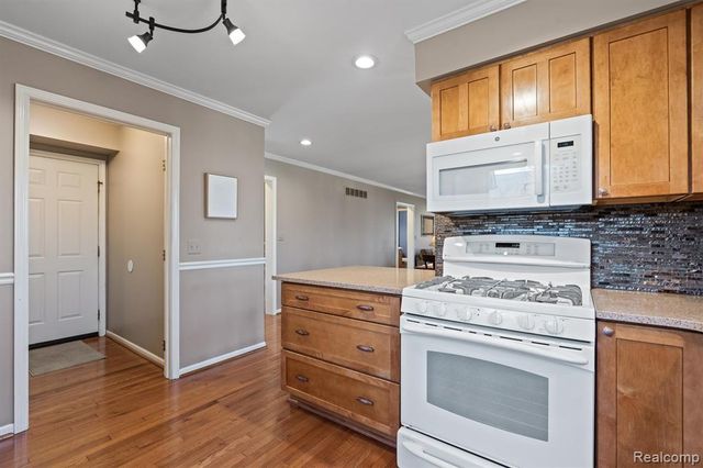 1453 Maplewood Drive, Saline, MI 48176