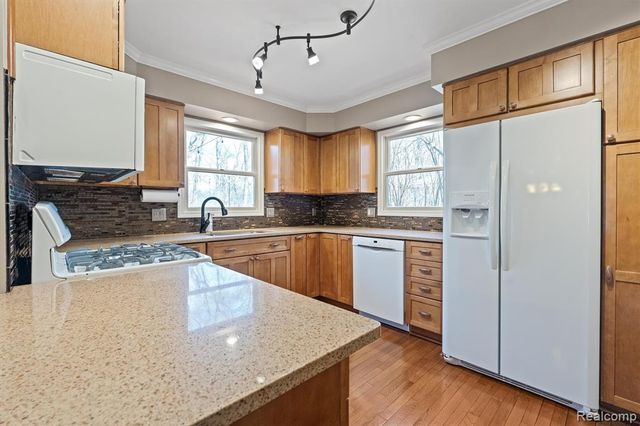 1453 Maplewood Drive, Saline, MI 48176